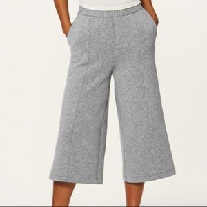 NWOT Lululemon new form crop pants